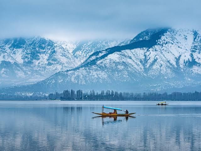 Kashmir Tour 4 Nights 5 Days Package